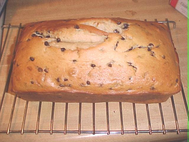 My home made banana bread, with chocolate chips and walnuts... fresh from the oven!