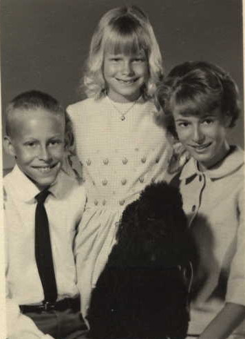 The Niemer children with Charlie